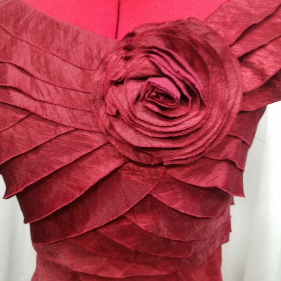 Beautiful Rich Red Fitted Cocktail Dress sz. 4 - Picture 3 of 4